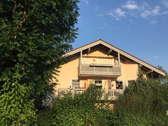 Hausbild mit Ferienwohnungsbalkon