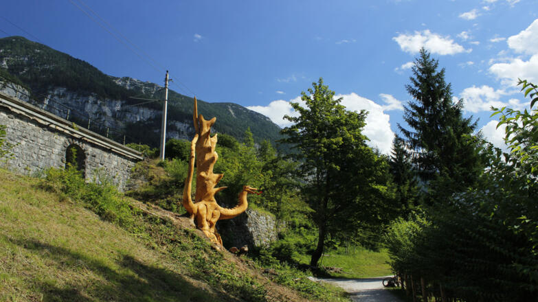 Lindwurm am Ostuferwanderweg am Hallstättersee