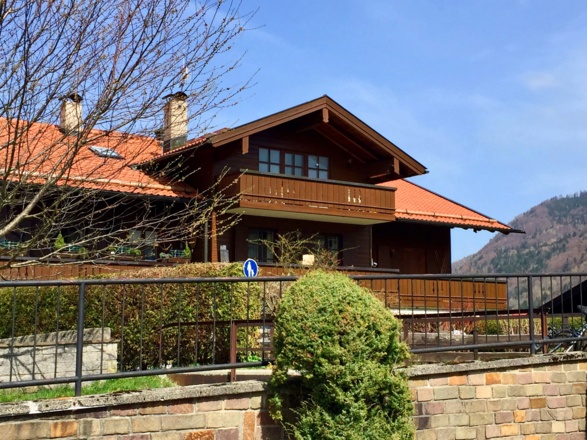 Hausbild mit Balkon der Ferienwohnung