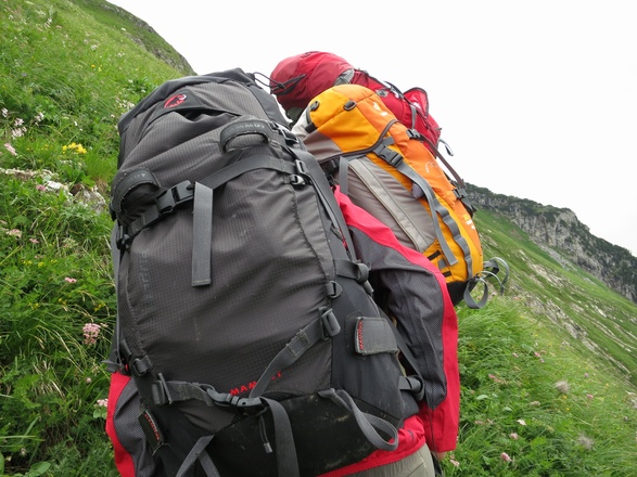 Pause auf dem Höhenweg zum Ischkarneier Fürggele