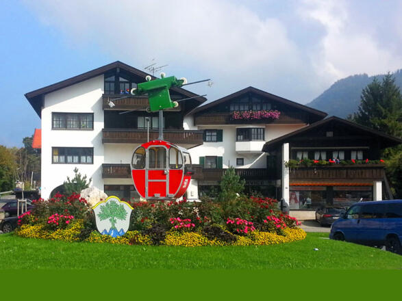 Hausansicht mit Ferienwohnung rechts