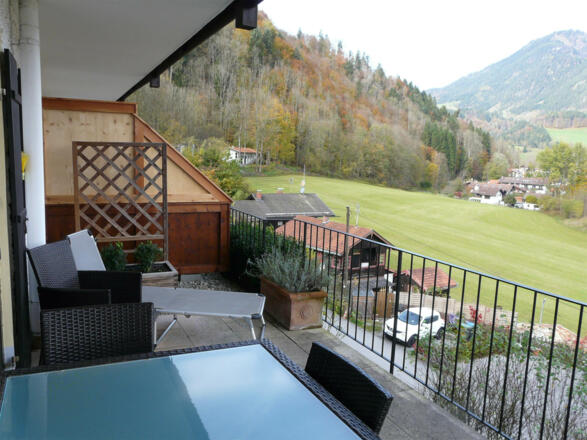 Terrasse mit Gartenmöbel