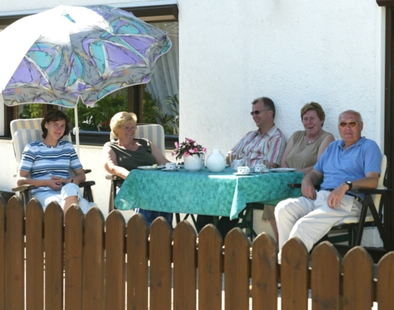 Kaffeerunde auf der Terrasse