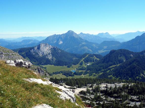 Abstieg vom Widerlechnerstein mit Wurzeralmgebiet