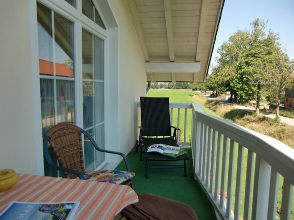 Ostbalkon mit Blick auf den Rundweg zum Moor