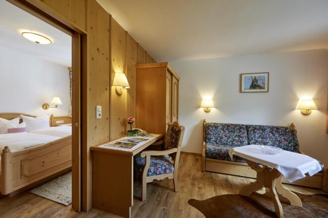 Doppelzimmer mit Wohnraum Bad /WC