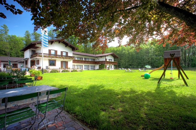 Garten mit Blick auf den Spielplatz