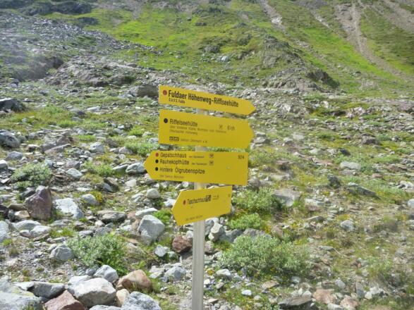 ... wenig später die zweite, wir folgen dem Fuldaer Höhenweg nach links - in Richtung "Gepatschhaus".