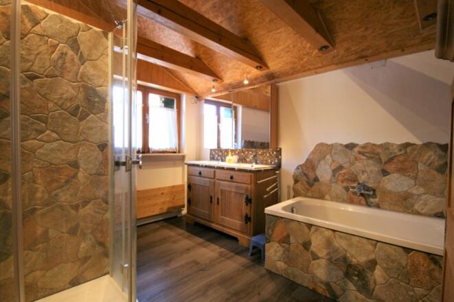 Badezimmer 1.OG