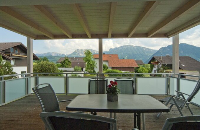 Terrassen-Balkon mit tollem Bergblick