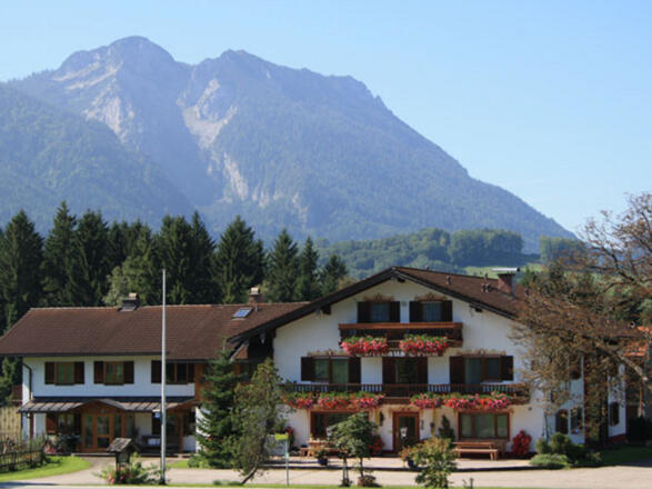 Hausansicht im Sommer