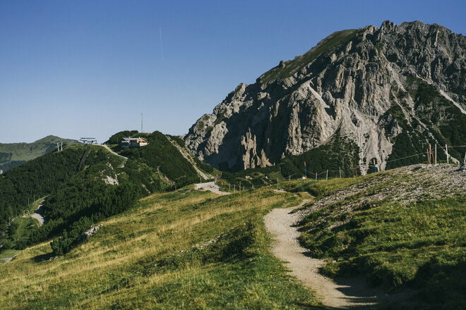 alternativer Weg zur Bergstation Malbun  (c) Dominic Berchtold / Vorarlberg Tourismus