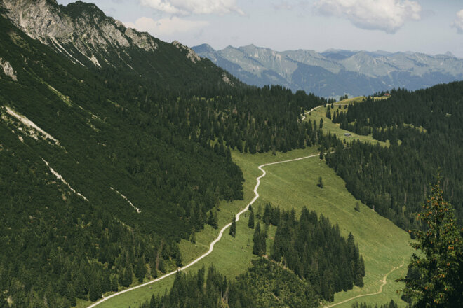Bergstation Gulmabahn - Blick talauswärts  (c) Dominic Berchtold / Vorarlberg Tourismus