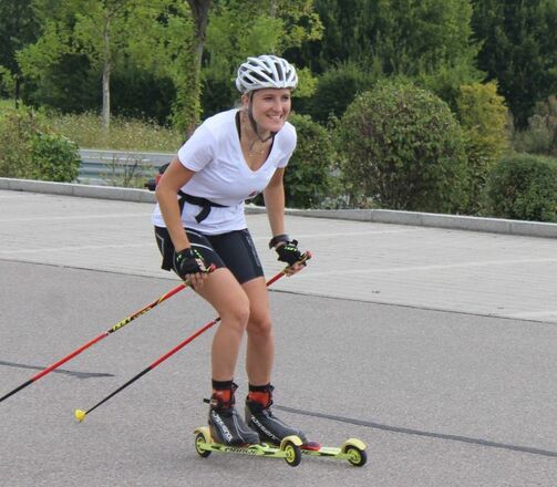 Langlaufen im Sommer auf Rollski - eine bessere Alternative als auf Schnee warten