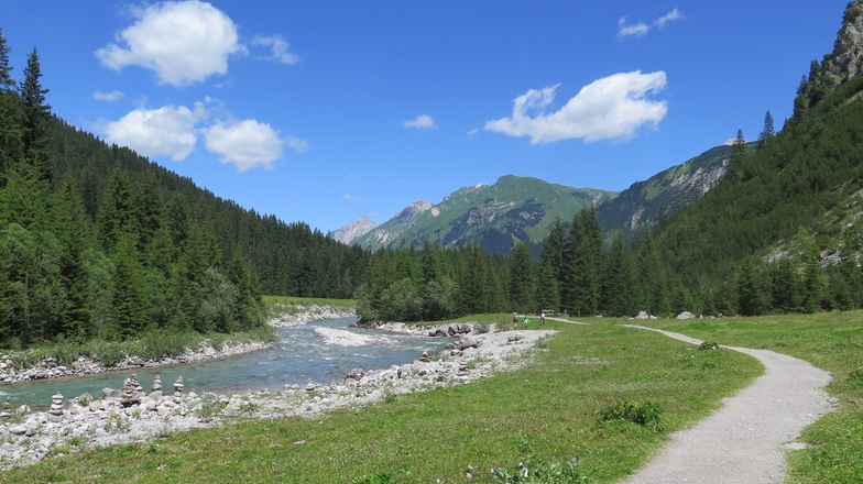 Wanderung entlang des Lechufers