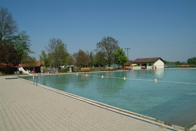 Schwimmbad Au in nächster Nähe