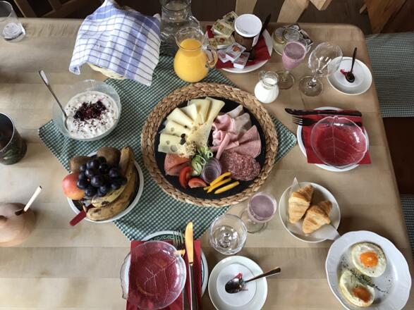 Frühstück auf der Dolomitenhütte