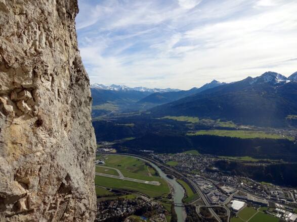 Klettern direkt über der Stadt