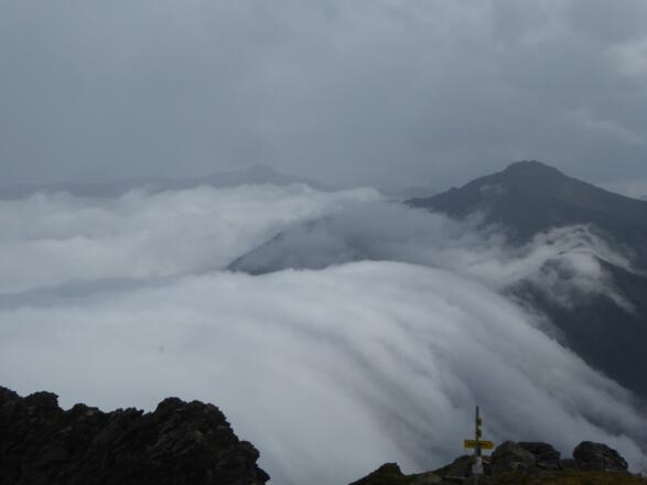 Wolkenfluss in den Tuxer Alpen.
