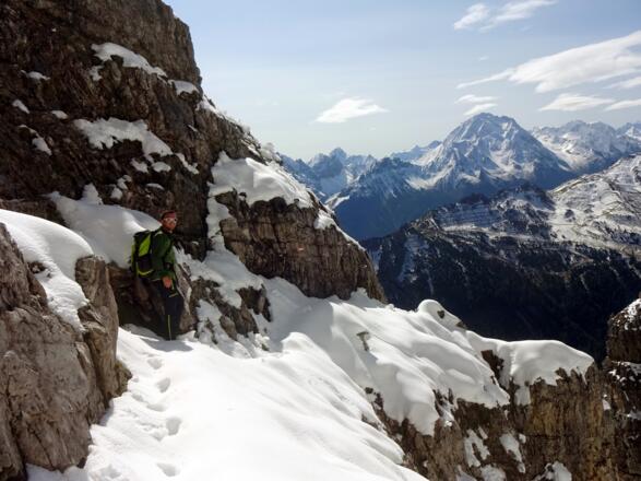 Bei Schnee durchaus aufzupassen - Die Querung Richtung Marchreisenspitze