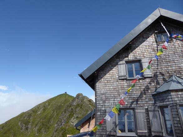 Kellerjochhütte mit Kellerjoch.