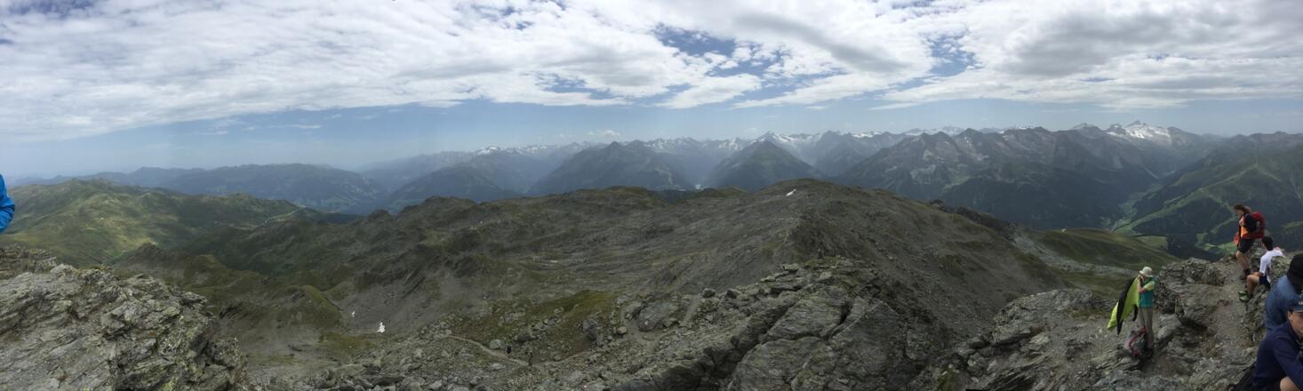 vom höchsten Gipfel im Gebiet der Weidener Hütte hat man eine tolle Rundumsicht