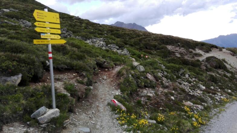 Abzweig auf den Moränenhügel zur Hütte