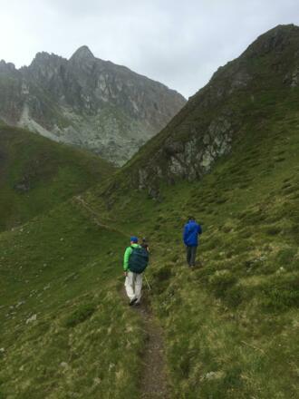 Die Hippoldspitze rückt näher, der Gipfelanstieg verläuft von rechts her