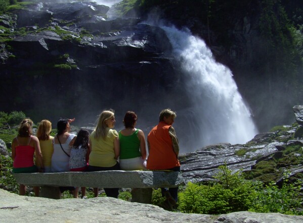 Sitzgelegenheiten am Kürsingerplatz
