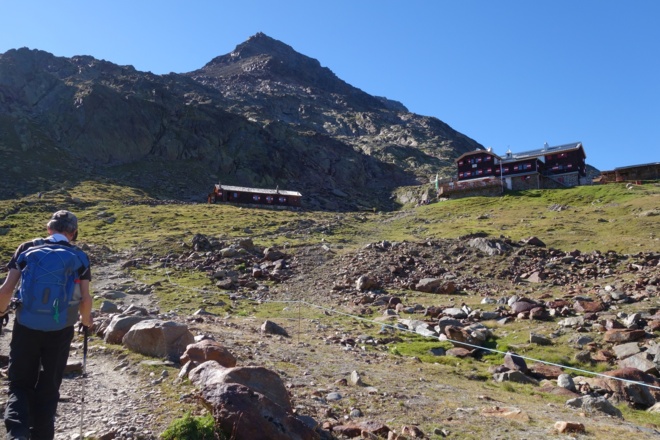 Vernagthütte mit Hintergralsegg