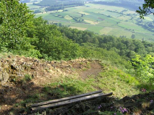 Am Habelstein können wir von dieser Bank aus das herrliche Panorama genießen.