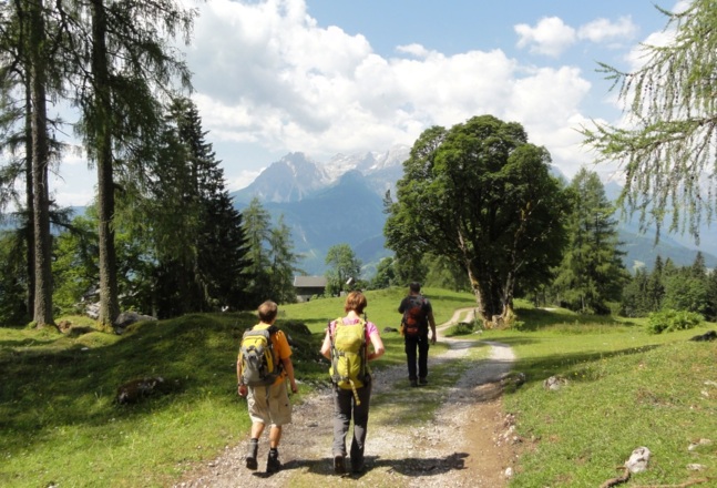 Stärkung in der Mahdegg-Alm in Sicht