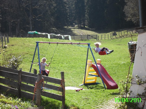 Kinder auf dem Bauernhof