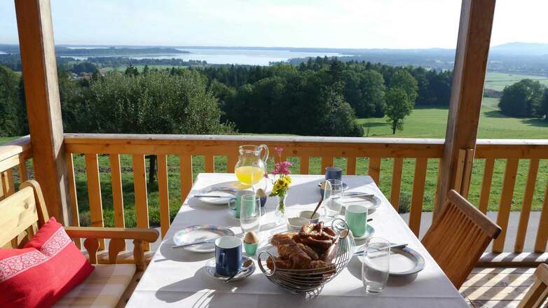 Balkon mit Ausblick von beiden Ferienwohnungen