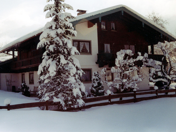 Hausansicht im Winter