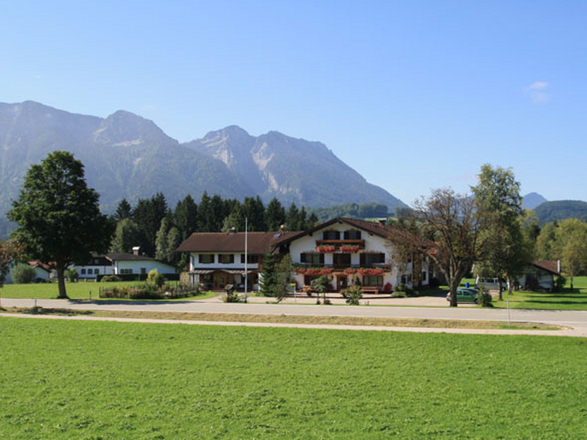 Hausansicht mit Kienberg und Rauschberg