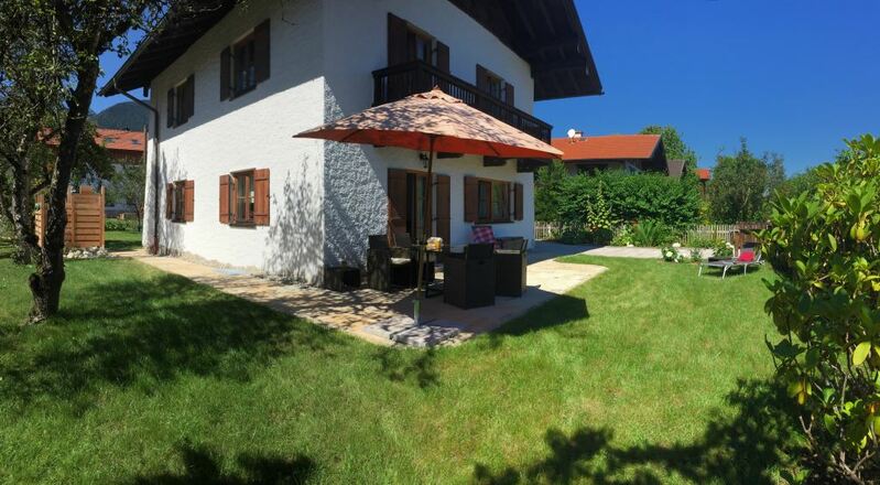 Bettinas Haus - Frühstücks-Terrasse und Garten