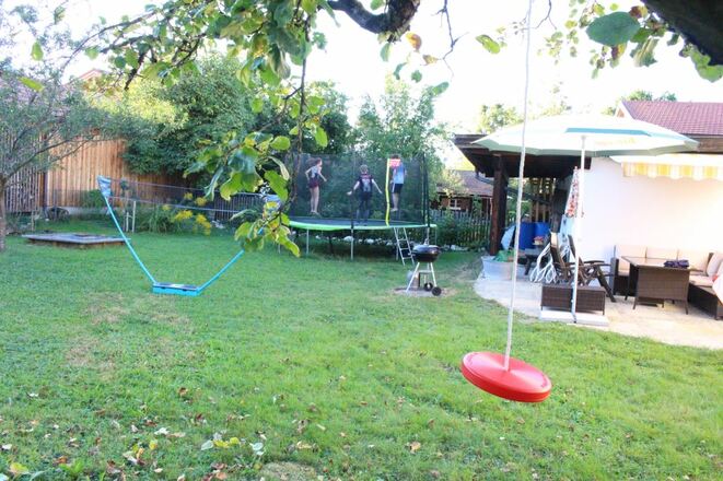 Bettinas Haus - Garten mit Terrasse, Grillplatz, Trampolin, Sandkasten
