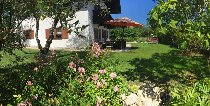 Bettinas Haus - Bild vom Haus mit Garten und Frühstücks-Terrasse