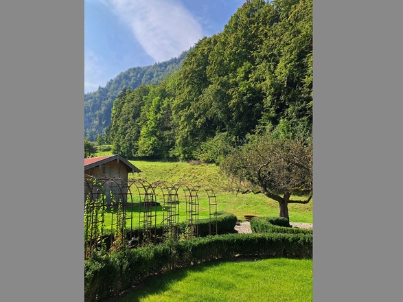 Cuka Designhome mit Garten