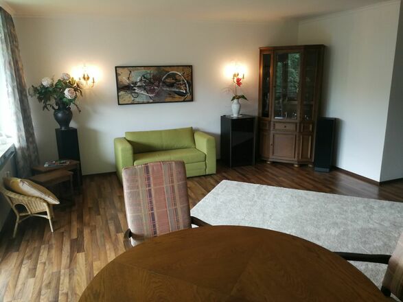 Wohnzimmer und Esstisch Ferienwohnung Dittmar
