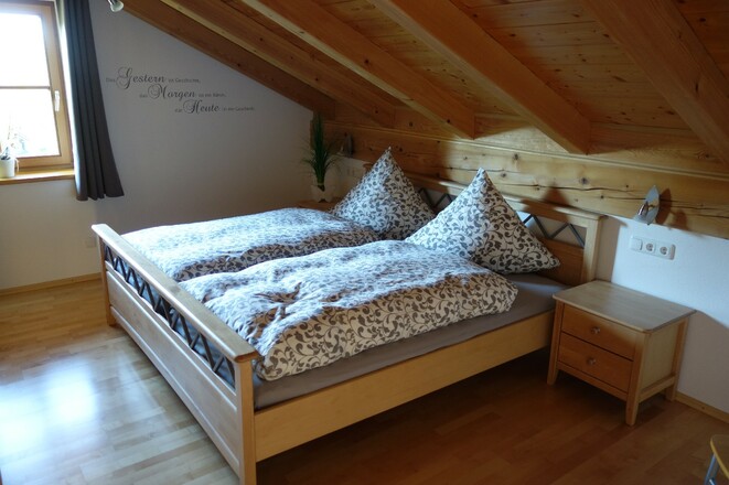 Schlafzimmer1 Ferienwohnung Schlosser