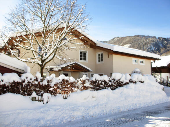Hausansicht im Winter