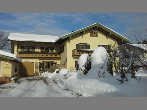 Hausansicht im Winter