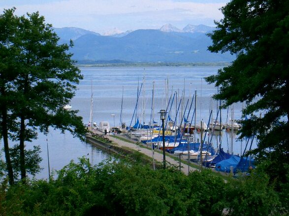 Blick auf See und Hafen
