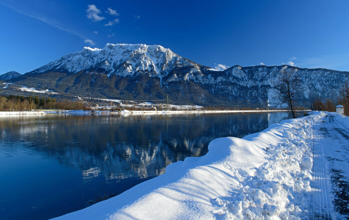 Wanderweg am Inn im Winter