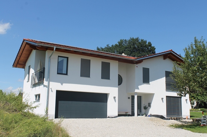 Hausansicht, die Wohnung befindet sich im 1. OG.