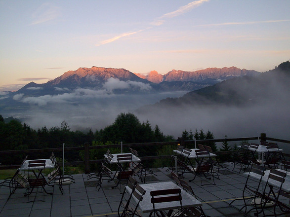 Blick bei Sonnenuntergang aufs Kaisergebirge