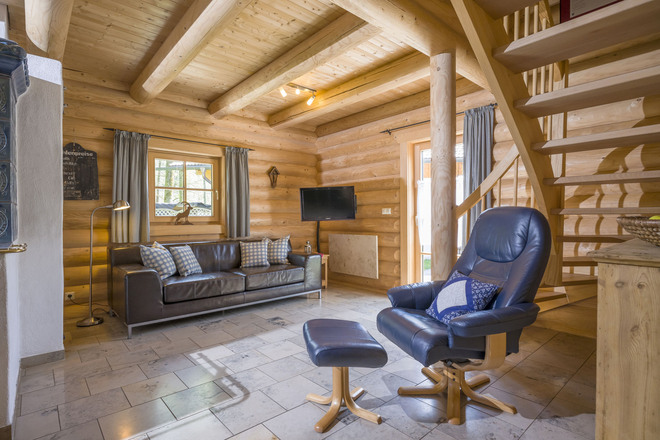 Wohnzimmer mit Kachelofen