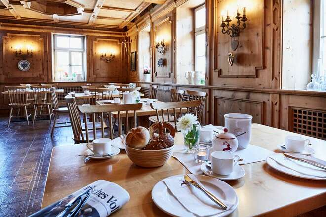 Dannerwirt Flintsbach - Frühstück in der Zirbenstube